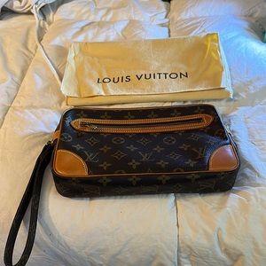 Authentic Louis Vuitton travel bag with dust bag